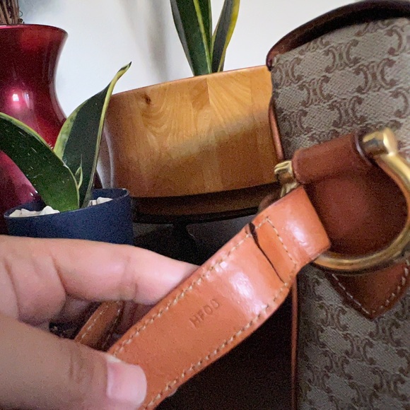Authentic Vintage Celine crossbody bag. In good condition. - Picture 6 of 13
